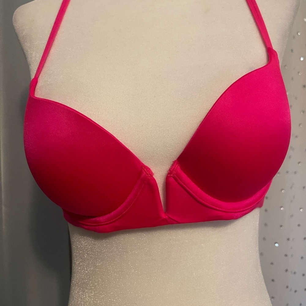 Victorias Secret Very Sexy Push up padded bra. 34A